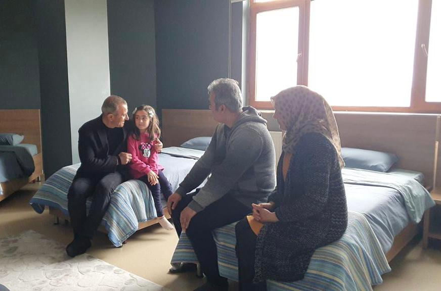 Vali Sonel, Depremzede Aileleri Ziyaret Etti