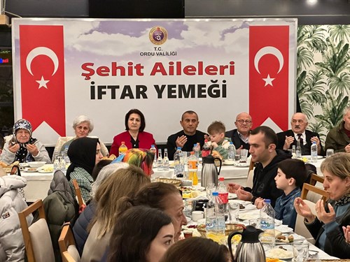 Vali Sonel, Ramazan Ayının İlk İftarını Şehit Aileleri İle Birlikte Yaptı