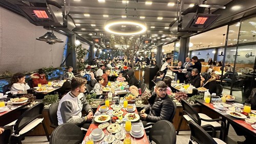 Vali Sonel, Bu Akşamki İftarını da Depremzede Ailelerle Birlikte Yaptı
