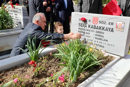 Ramazan Bayramı Arifesinde Şehitlerimiz Dualarla Yad Edildi 